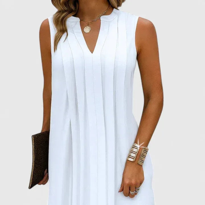 Clarhild™ | Elegant Flattering Dress with V-Neck - Sarah and Emma Portland