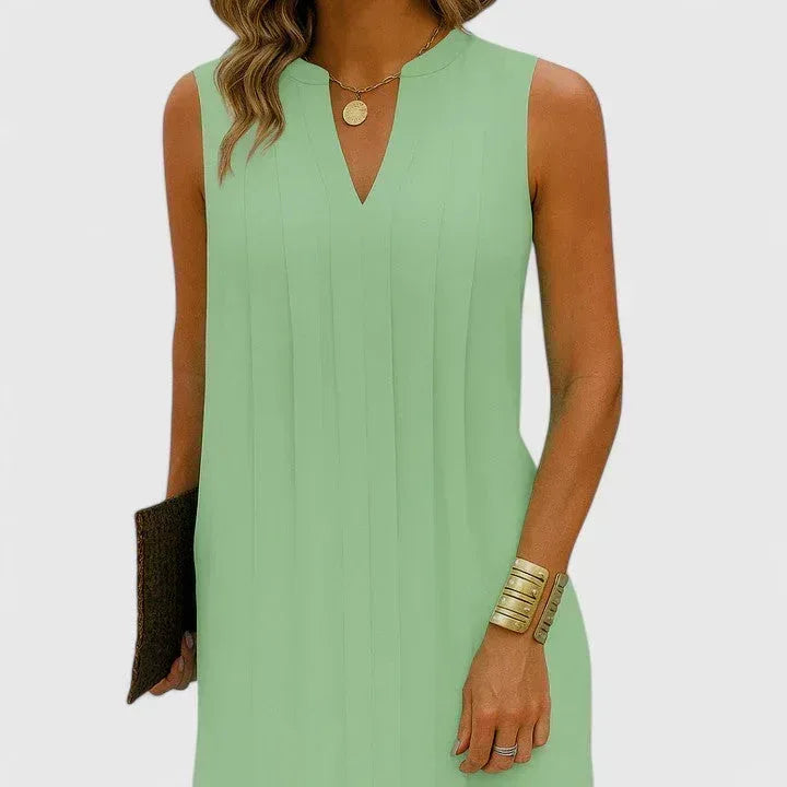 Clarhild™ | Elegant Flattering Dress with V-Neck - Sarah and Emma Portland