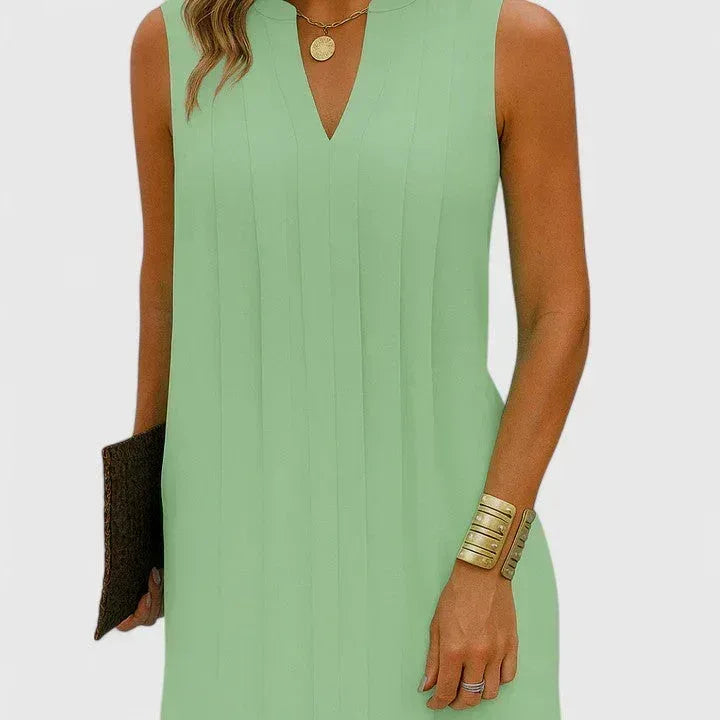 Clarhild™ | Elegant Flattering Dress with V-Neck - Sarah and Emma Portland