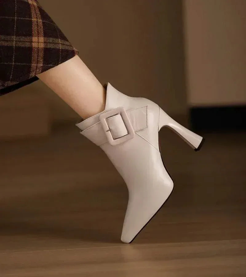 Lyxen | Orthopedic Boots - Sarah and Emma Portland