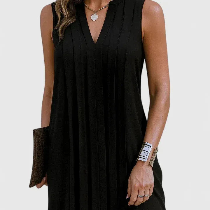 Clarhild™ | Elegant Flattering Dress with V-Neck - Sarah and Emma Portland