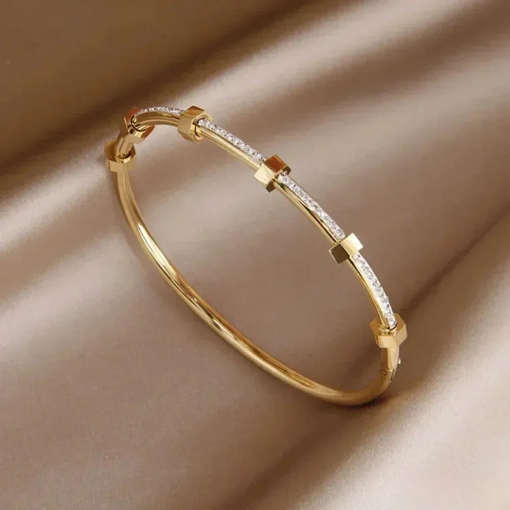 Elegant Golden Bracelet in Light Design - Sarah and Emma Portland